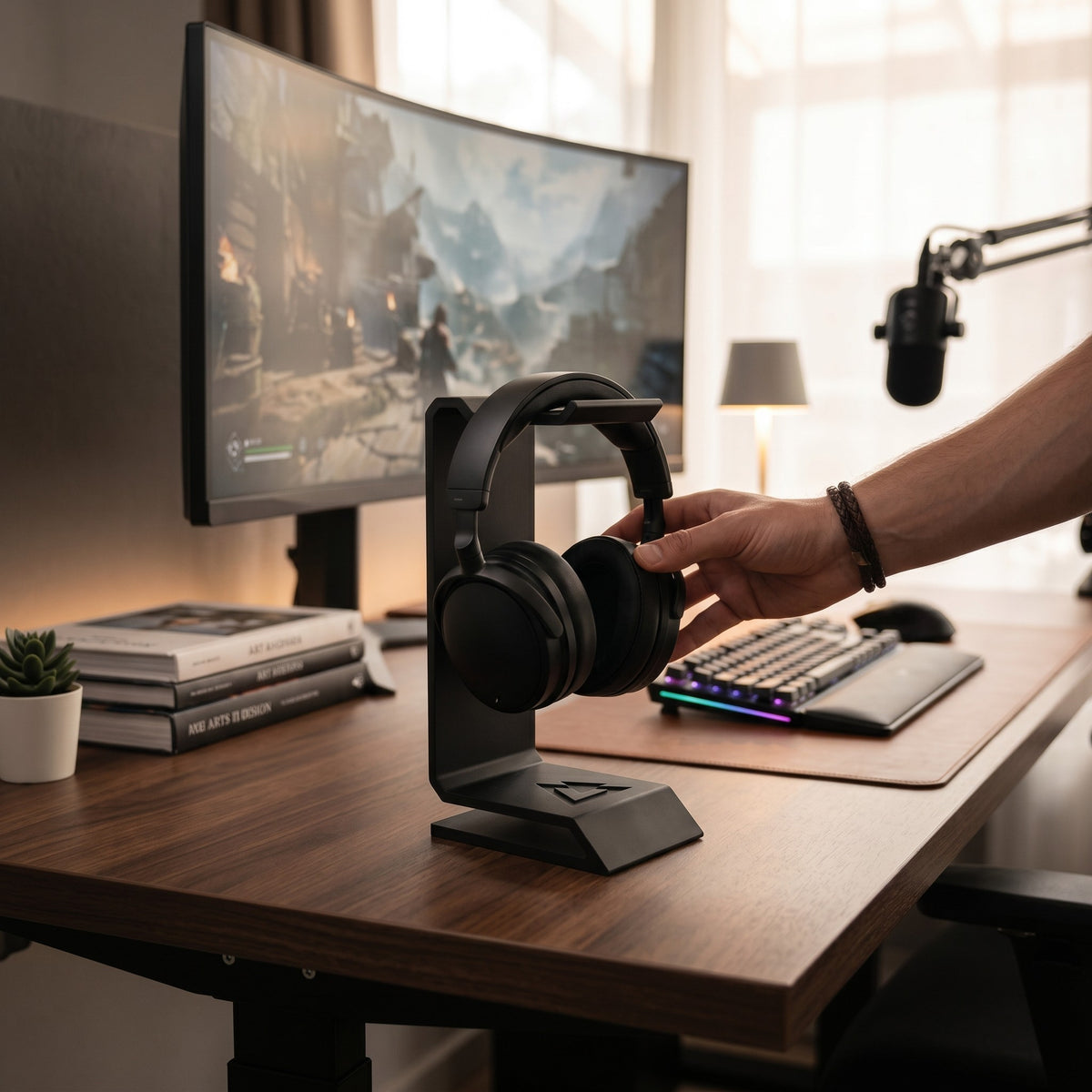 Stealth Headphone Stand – Modern Gaming Headset Desktop Holder