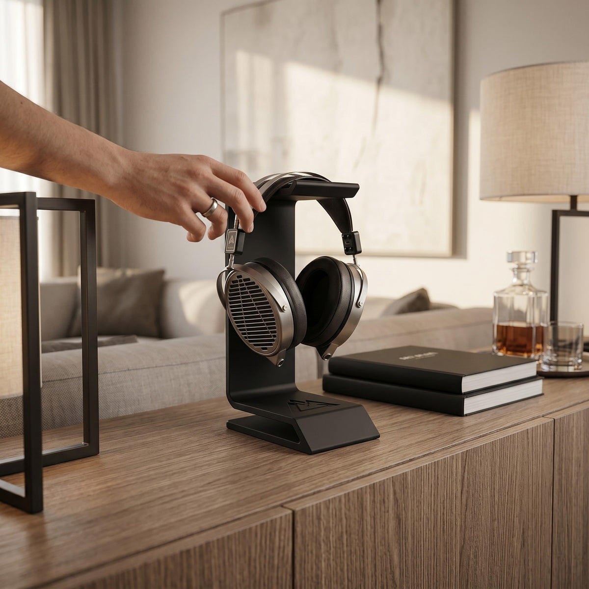 Stealth Headphone Stand – Modern Gaming Headset Desktop Holder